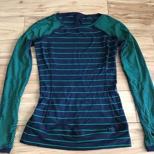 Lululemon size 4 long sleeve top